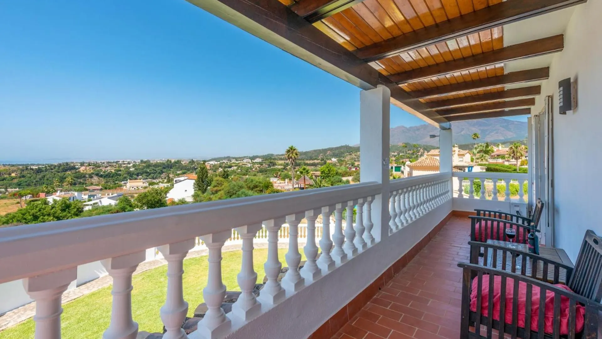 Villa Holivista Elegant 4-Bedroom Spanish Villa In Estepona