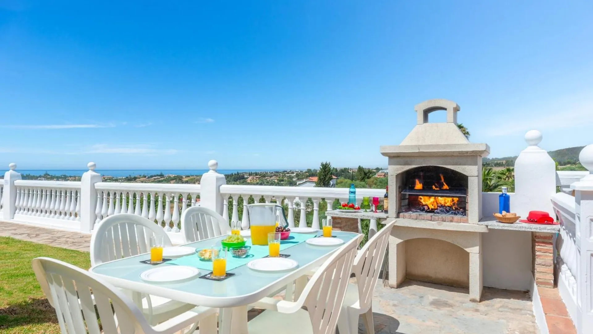 Villa Holivista Elegant 4-Bedroom Spanish Villa In Estepona Spain