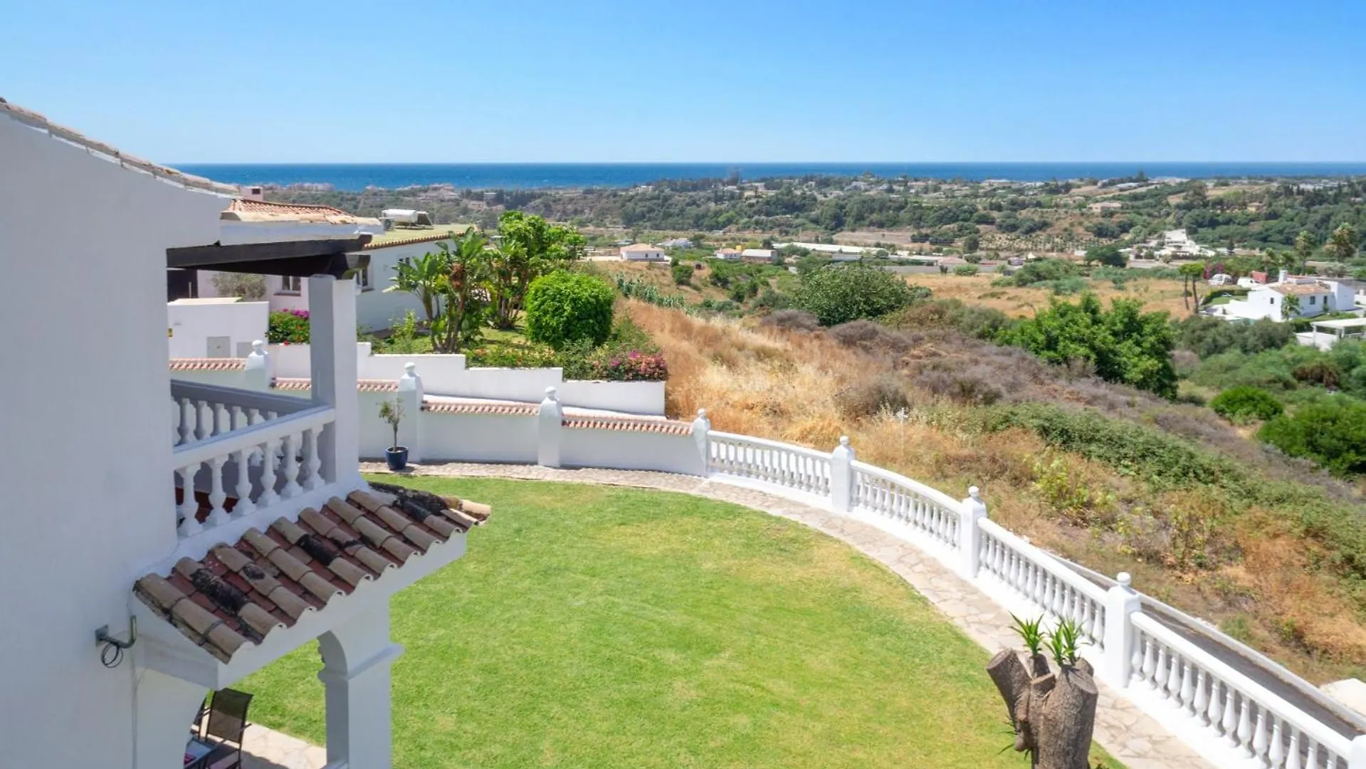Villa Holivista Elegant 4-Bedroom Spanish Villa In Estepona