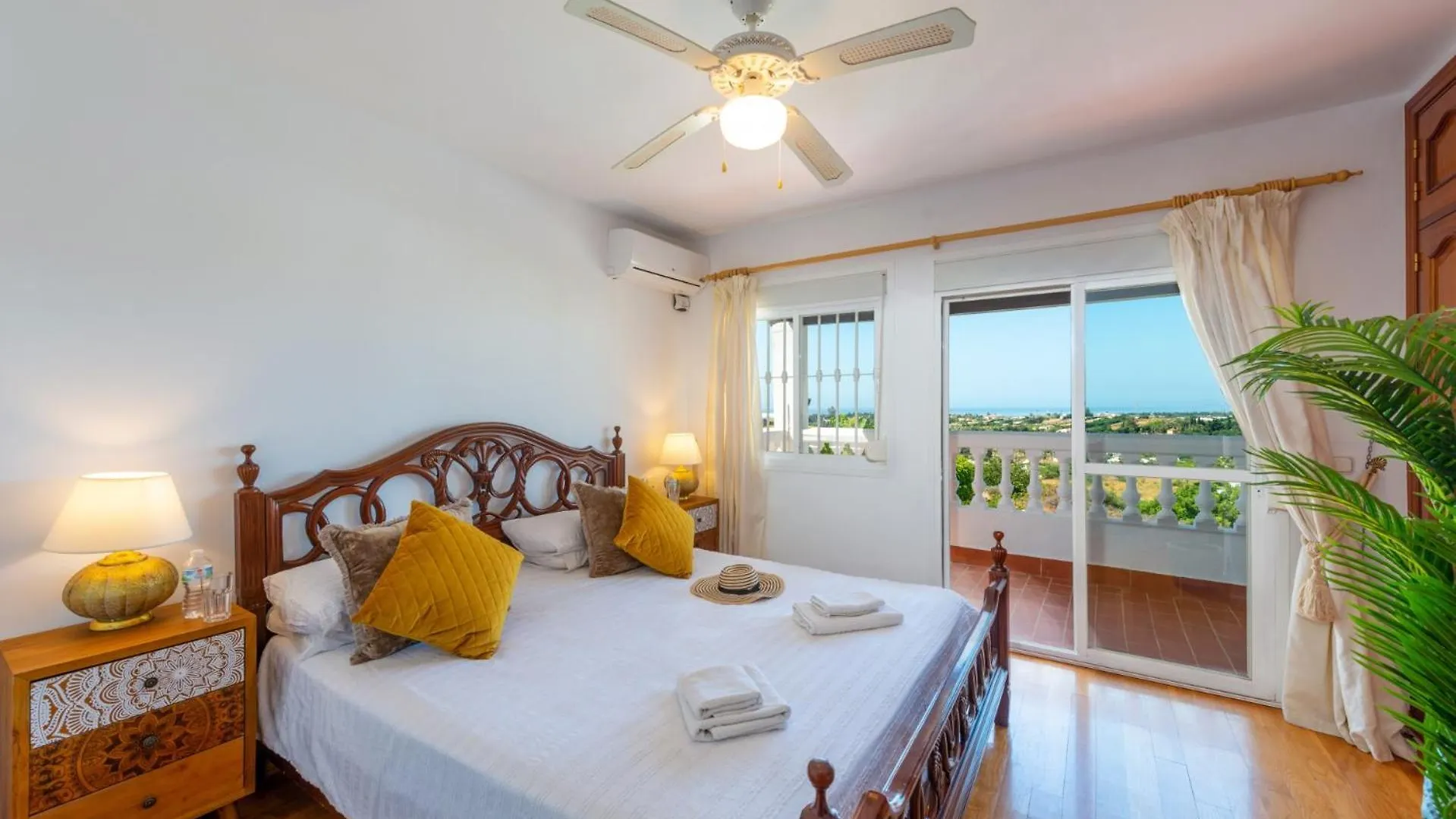 Villa Holivista Elegant 4-Bedroom Spanish Villa In Estepona