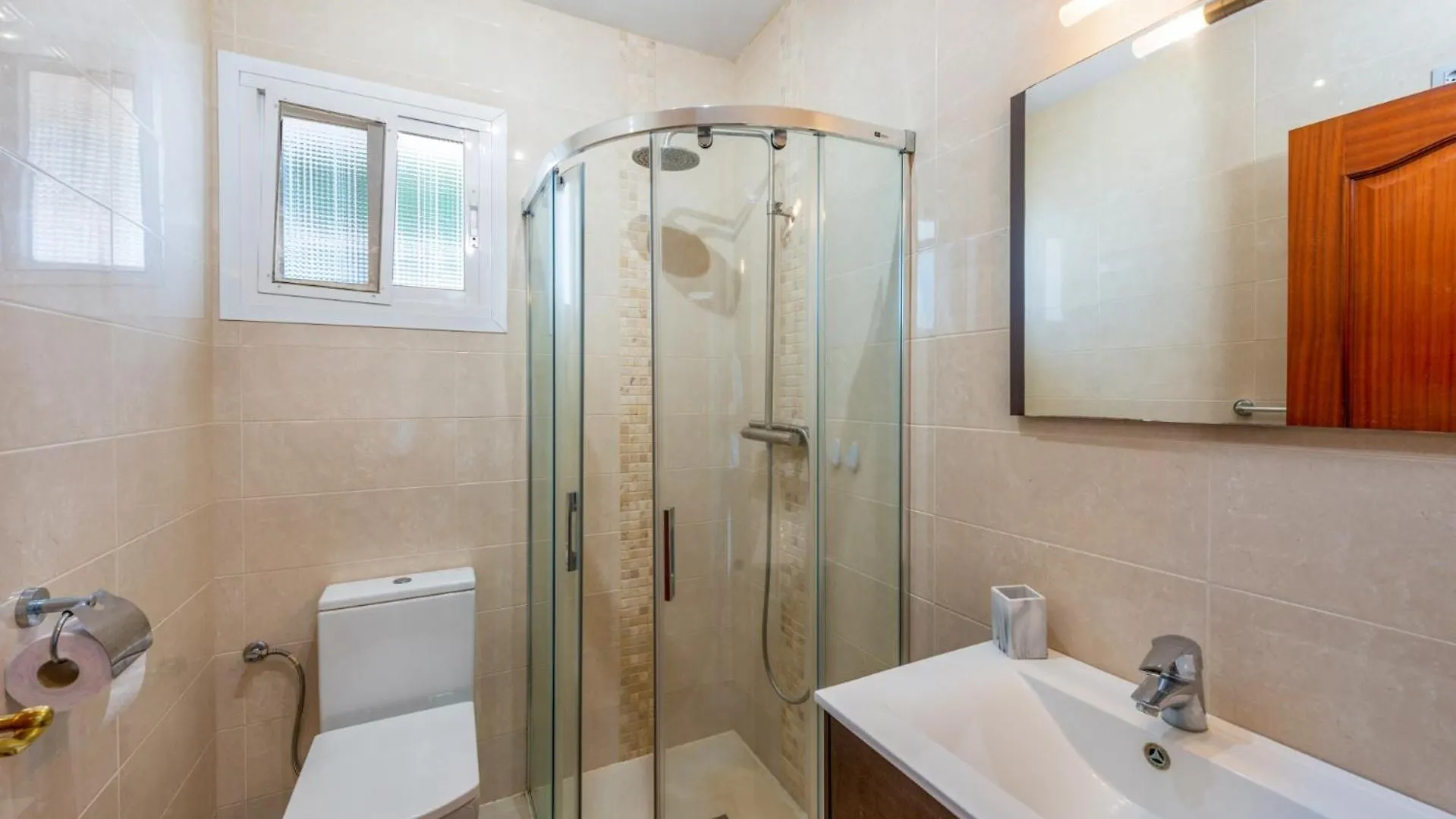 Villa Holivista Elegant 4-Bedroom Spanish Villa In Estepona